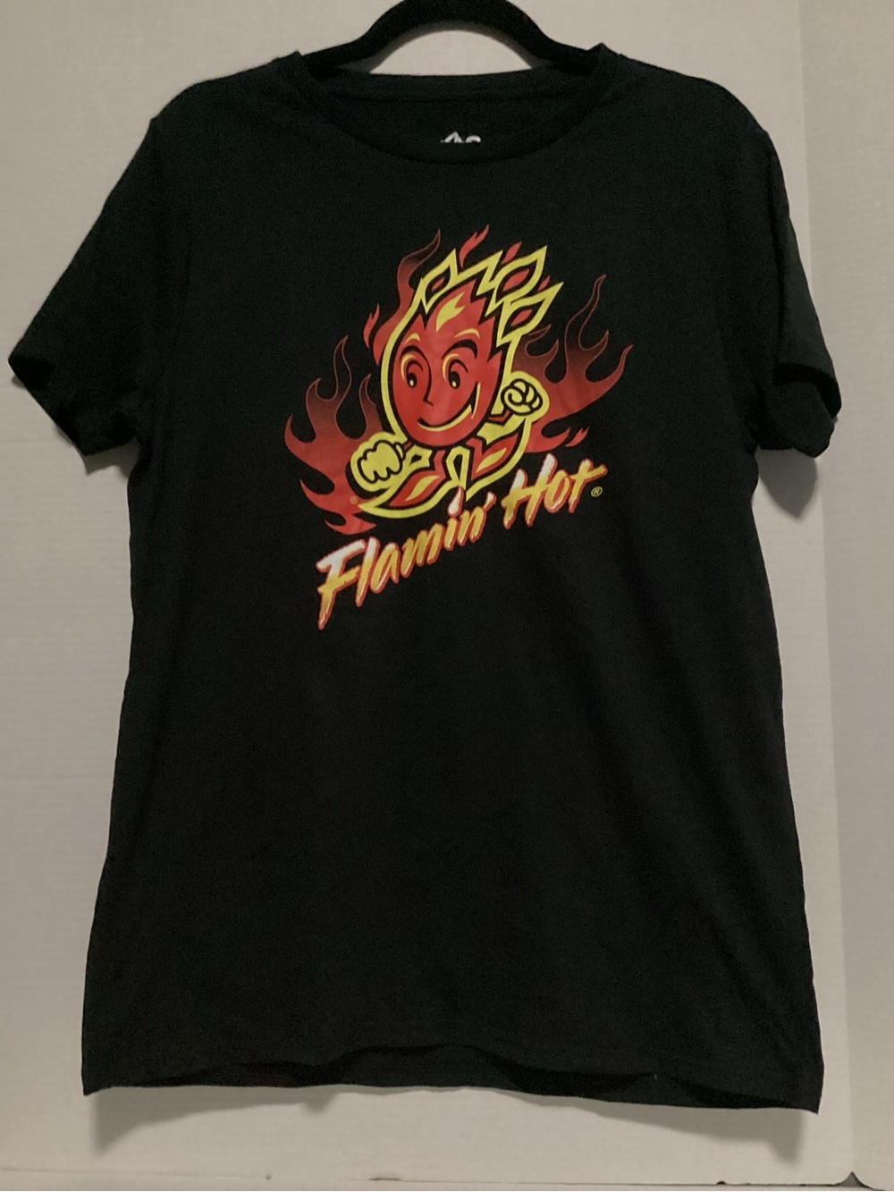 Black Short-Sleeve 'Flamin Hot' Graphic Tee M